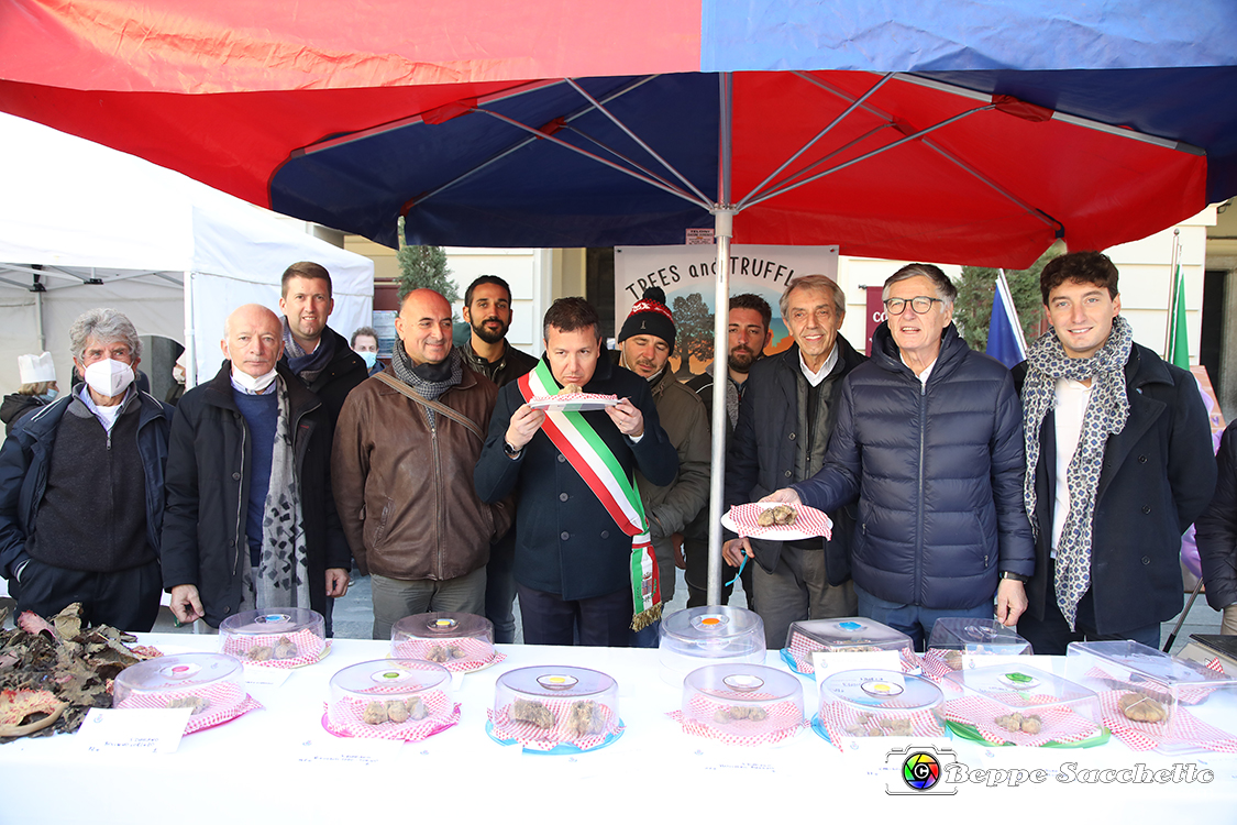 VBS_5936 - 10.ma Fiera Nazionale del Tartufo e Fiera dei Santi.jpg